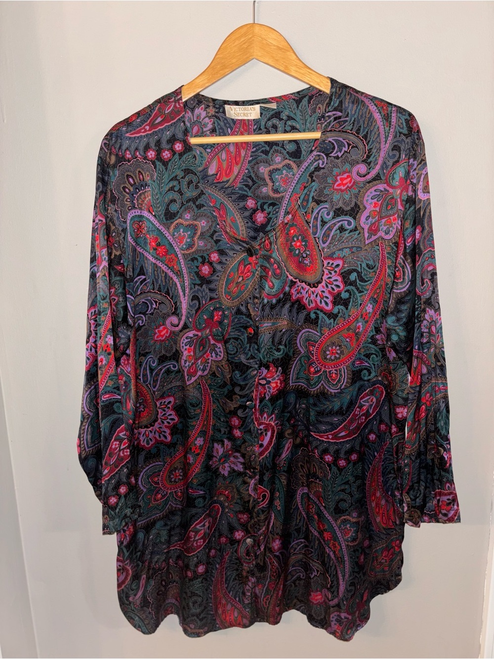 Vintage Victoria Secret gold label sleep shirt size Large 100% silk front button